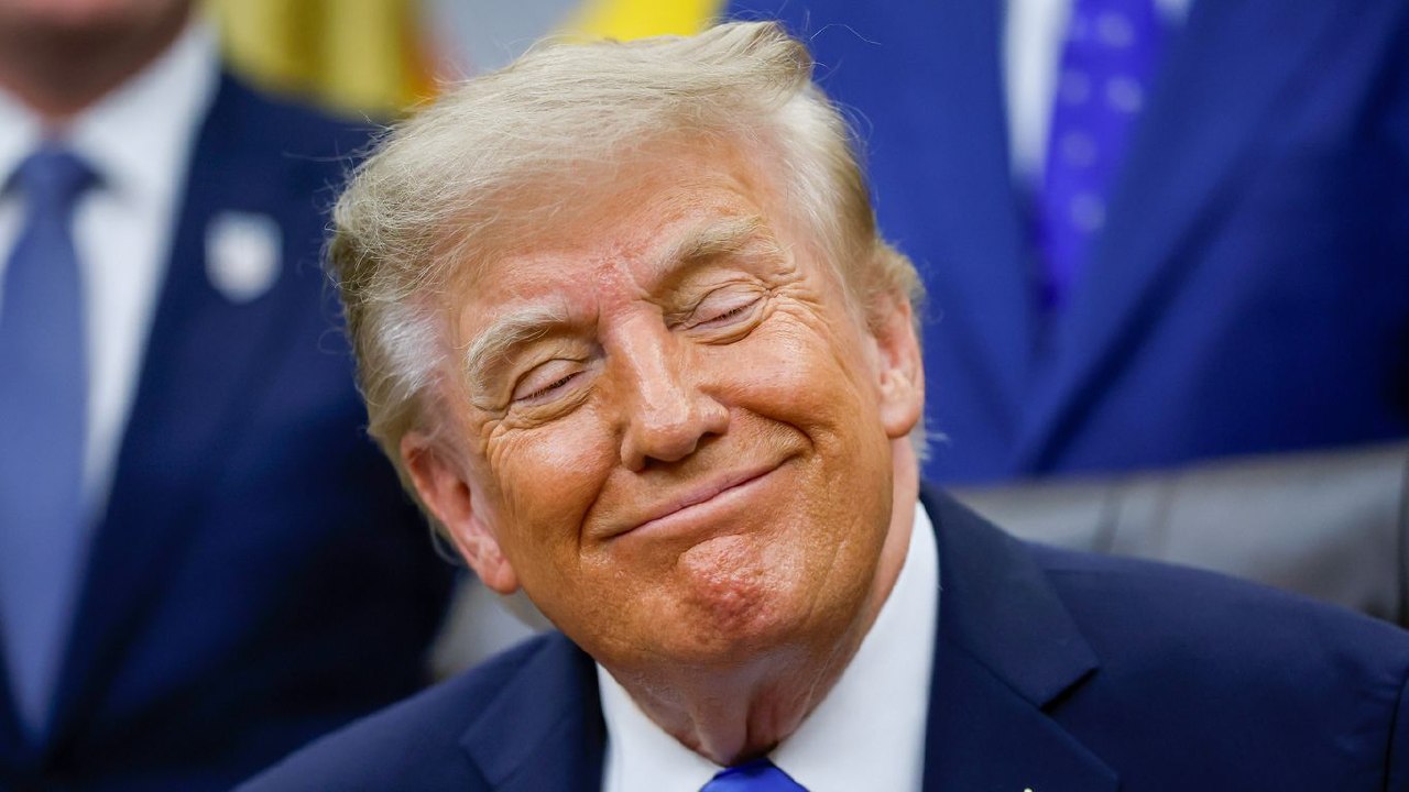 Axios reports that many Republicans and president donald trump smiles as he sits in the oval room